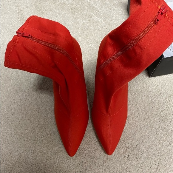 Red heeled boots Size 7.5 Worn ONcE. - Picture 5 of 5